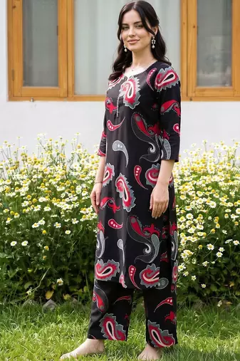 women paisley printed regular cotton kurta with trousers