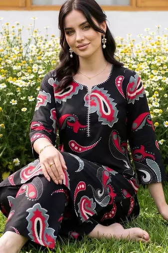 women paisley printed regular cotton kurta with trousers