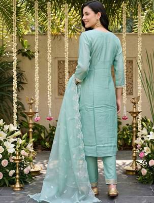 women ethnic motifs embroidered regular thread work kurta with trousers & with dupatta 3