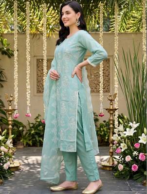 women ethnic motifs embroidered regular thread work kurta with trousers & with dupatta 4