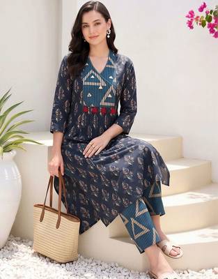 women ethnic motifs printed regular cotton kurta with trousers 1