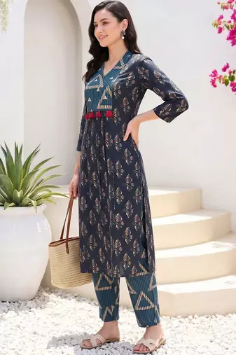 women ethnic motifs printed regular cotton kurta with trousers