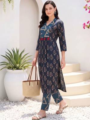 women ethnic motifs printed regular cotton kurta with trousers 5