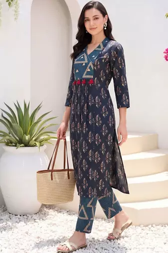 women ethnic motifs printed regular cotton kurta with trousers
