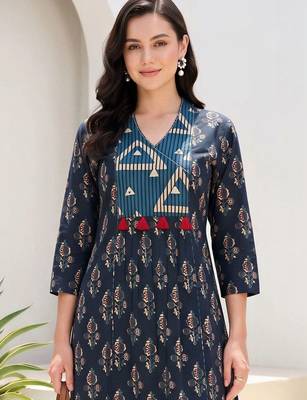 women ethnic motifs printed regular cotton kurta with trousers 6