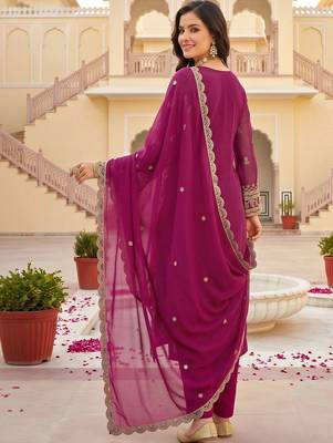 women ethnic motifs embroidered regular kurta with trousers & with dupatta 3