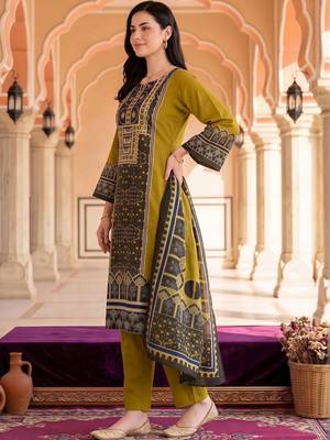 women ethnic motifs printed regular cotton kurta with trousers & with dupatta 3
