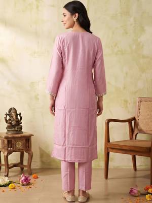 women ethnic motifs embroidered regular work kurta with trousers & with dupatta 3