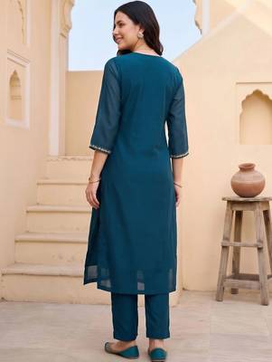 women floral embroidered regular thread work cotton kurta with trousers & with dupatta 3