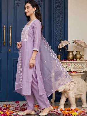 women ethnic motifs embroidered regular thread work kurta with trousers & with dupatta 3