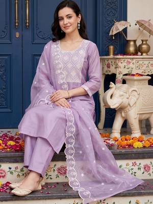 women ethnic motifs embroidered regular thread work kurta with trousers & with dupatta 5