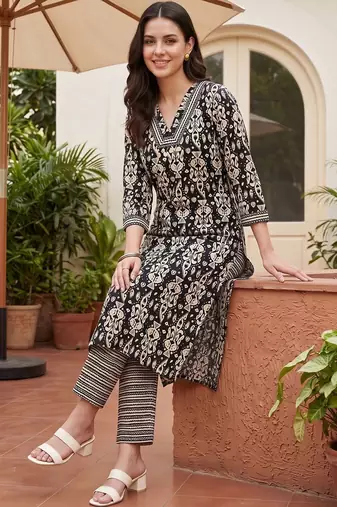 women ethnic motifs printed regular cotton kurta with trousers