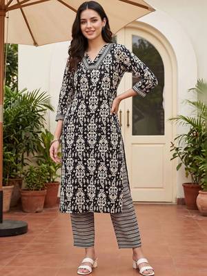 women ethnic motifs printed regular cotton kurta with trousers 2