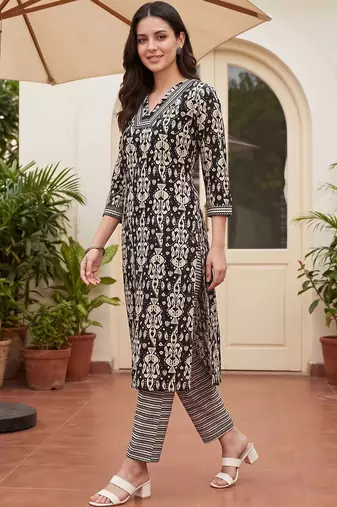 women ethnic motifs printed regular cotton kurta with trousers