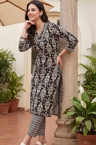 women ethnic motifs printed regular cotton kurta with trousers