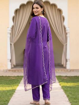 women ethnic motifs embroidered regular thread work kurta with trousers & with dupatta 3