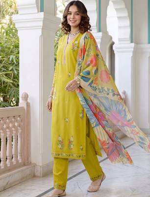 women floral embroidered regular thread work kurta with trousers & with dupatta 5