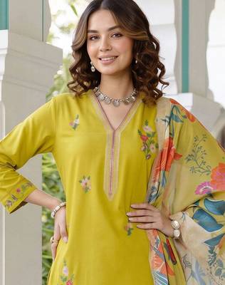 women floral embroidered regular thread work kurta with trousers & with dupatta 6