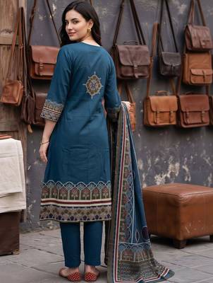 women ethnic motifs printed regular cotton kurta with trousers & with dupatta 3