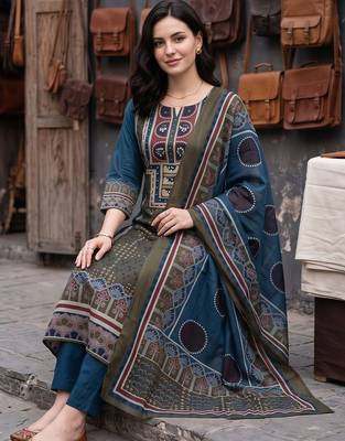 women ethnic motifs printed regular cotton kurta with trousers & with dupatta 4