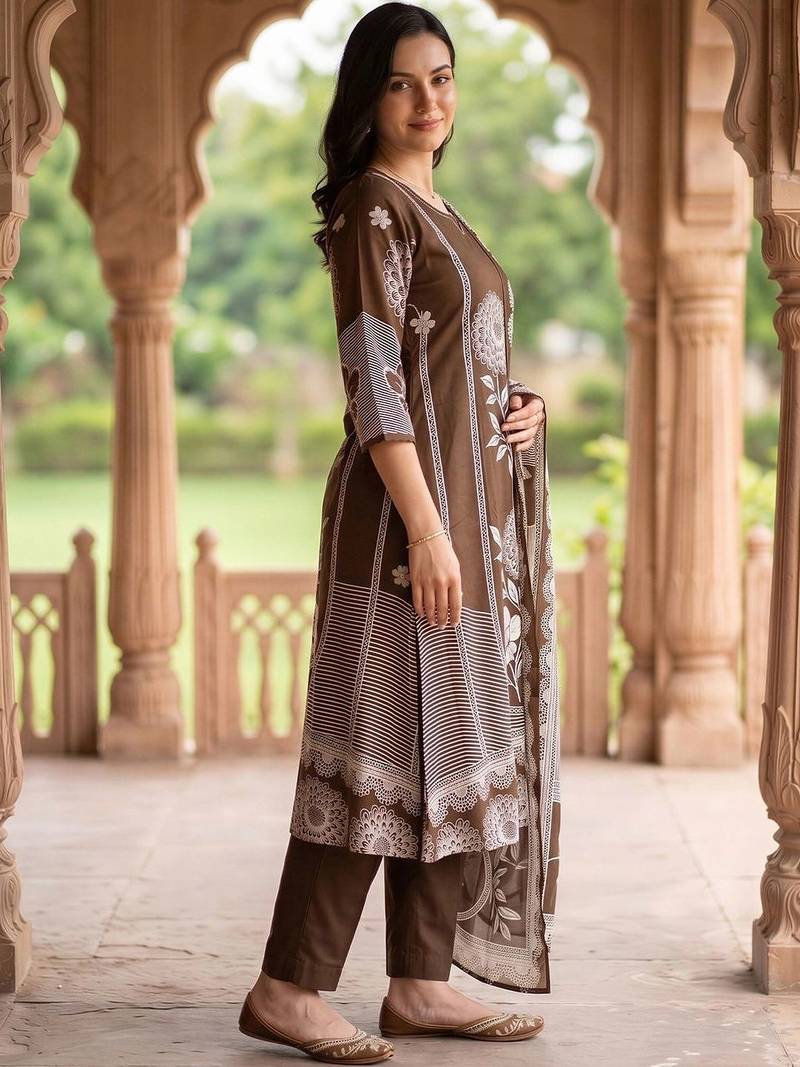 women floral printed regular cotton kurta with trousers & with dupatta
