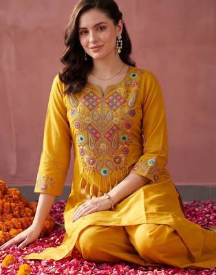 women ethnic motifs embroidered regular thread work kurta with palazzos 2