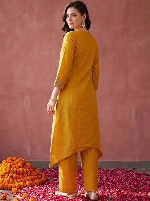 women ethnic motifs embroidered regular thread work kurta with palazzos 3