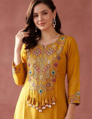 women ethnic motifs embroidered regular thread work kurta with palazzos 6
