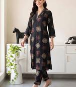 women printed regular kurta with trousers