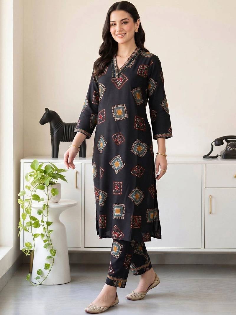 women printed regular kurta with trousers