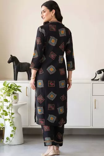 women printed regular kurta with trousers