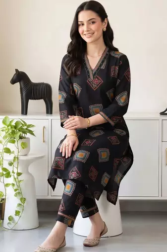 women printed regular kurta with trousers