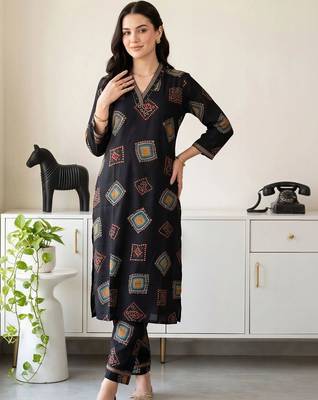 women printed regular kurta with trousers 6