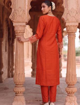 women ethnic motifs embroidered regular thread work kurta with trousers & with dupatta 3