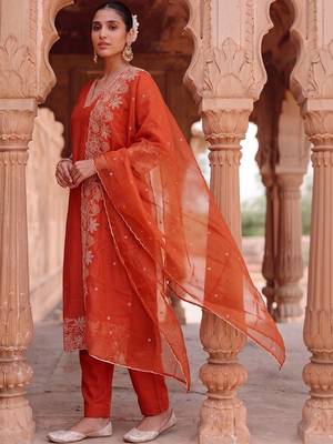 women ethnic motifs embroidered regular thread work kurta with trousers & with dupatta 5