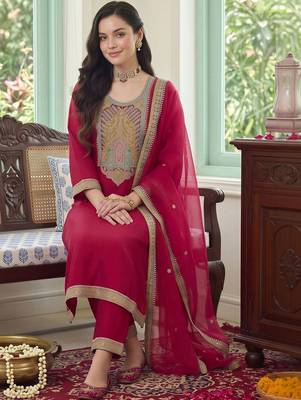 women ethnic motifs embroidered regular kurta with trousers & with dupatta 1