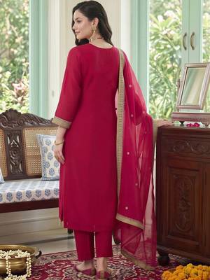 women ethnic motifs embroidered regular kurta with trousers & with dupatta 3