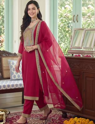 women ethnic motifs embroidered regular kurta with trousers & with dupatta 5