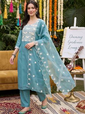 women ethnic motifs embroidered regular thread work kurta with trousers & with dupatta 1