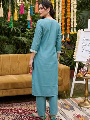 women ethnic motifs embroidered regular thread work kurta with trousers & with dupatta 4
