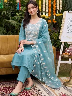 women ethnic motifs embroidered regular thread work kurta with trousers & with dupatta 5