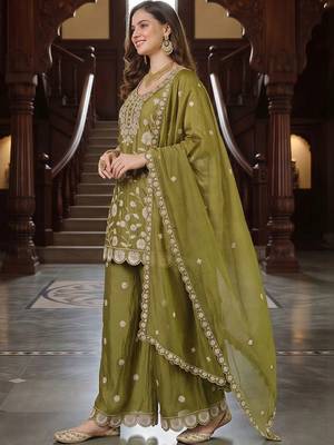 women ethnic motifs embroidered regular thread work kurta with palazzos & with dupatta 4