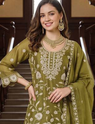 women ethnic motifs embroidered regular thread work kurta with palazzos & with dupatta 6