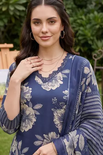 women floral printed regular kurta with trousers & with dupatta