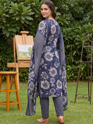 women floral printed regular kurta with trousers & with dupatta 4