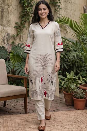 women ethnic motifs printed regular kurta with trousers