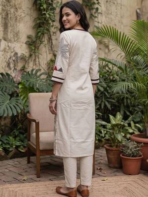 women ethnic motifs printed regular kurta with trousers 3