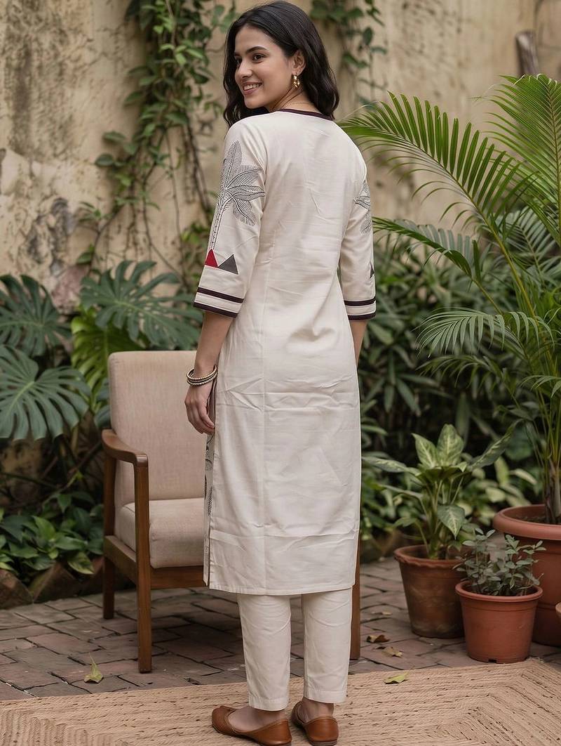 women ethnic motifs printed regular kurta with trousers
