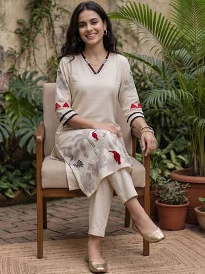 women ethnic motifs printed regular kurta with trousers 5