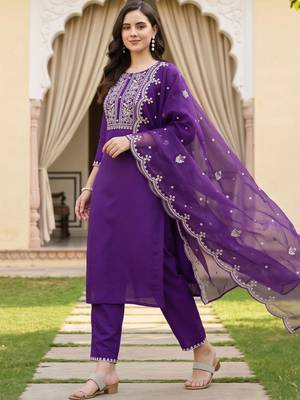 women ethnic motifs embroidered regular thread work kurta with trousers & with dupatta 5